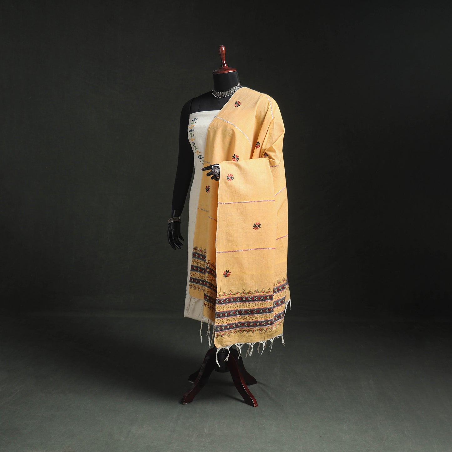 Kantha Hand Embroidered Khes Handwoven Cotton Dupatta 02