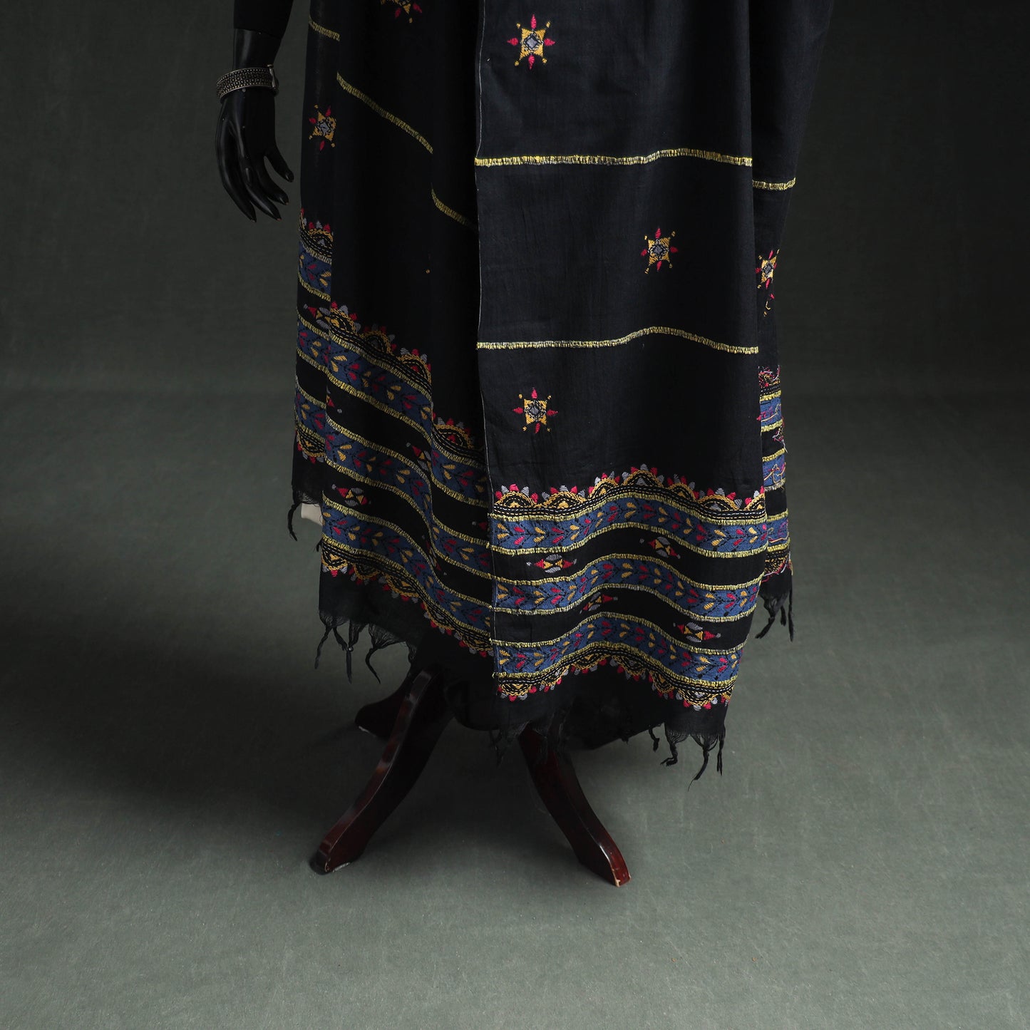 Kantha Hand Embroidered Khes Handwoven Cotton Dupatta 43