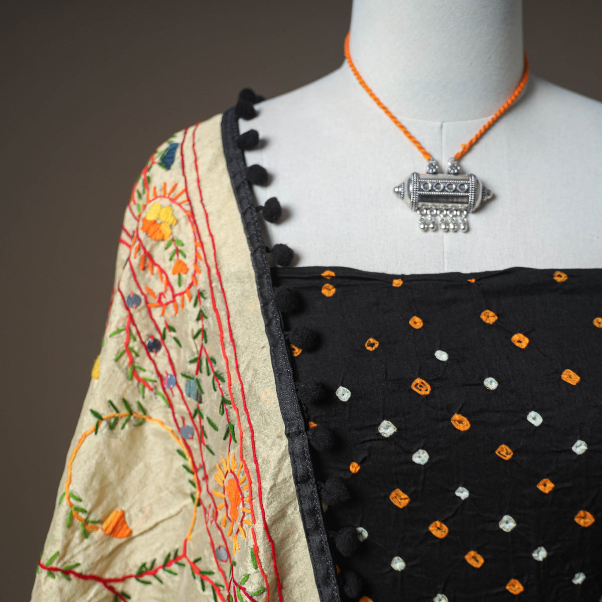 Bandhani Cotton Unstitched Dress Material: Kurta & Dupatta with Jewellery 01