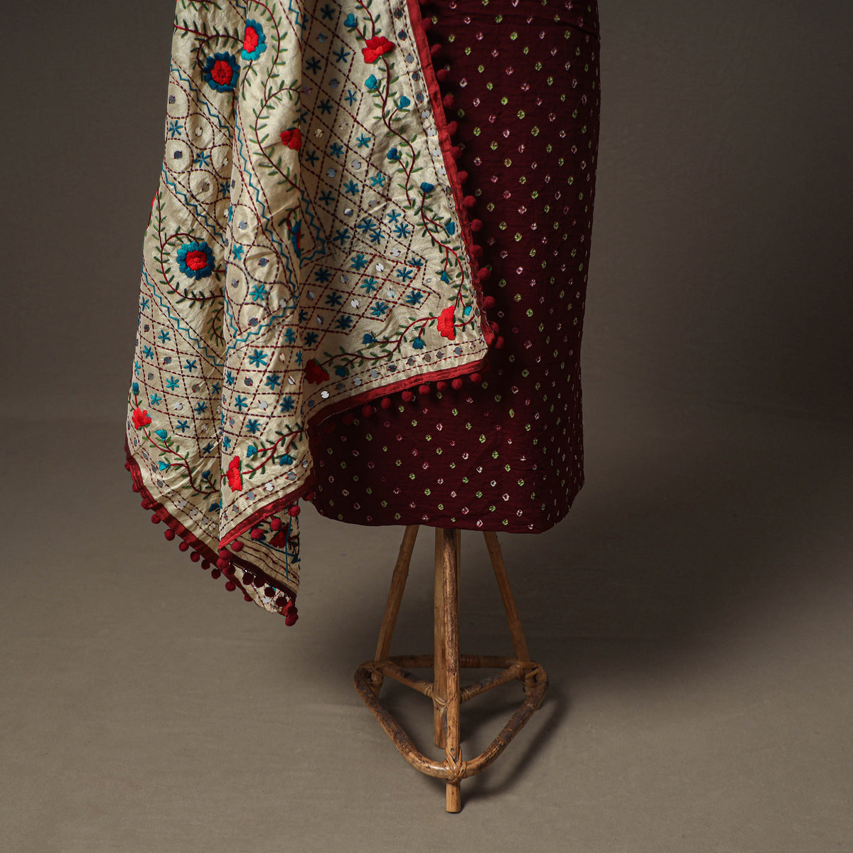 Bandhani Cotton Unstitched Dress Material: Kurta & Dupatta with Jewellery 03