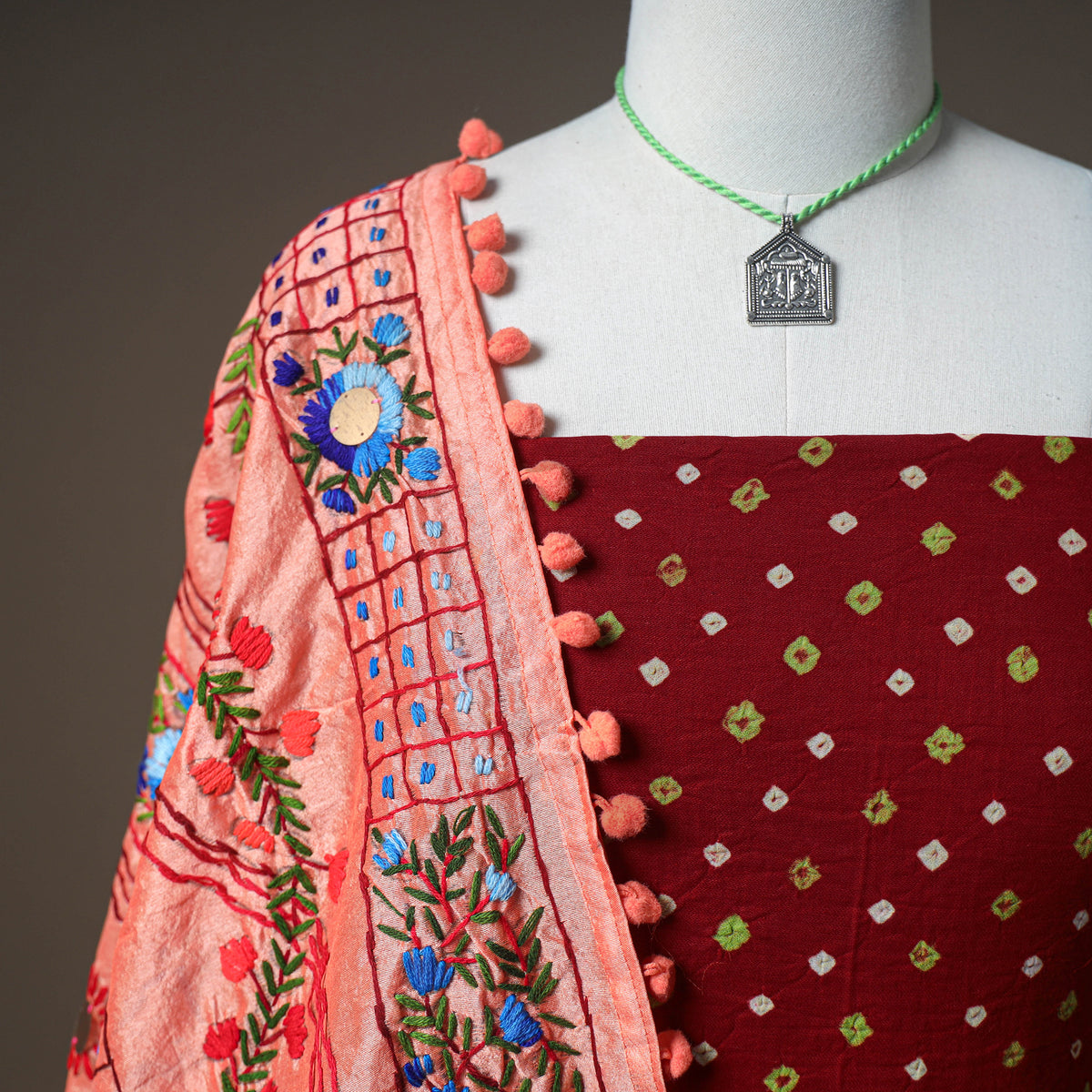 Bandhani Cotton Unstitched Dress Material: Kurta & Dupatta with Jewellery 04