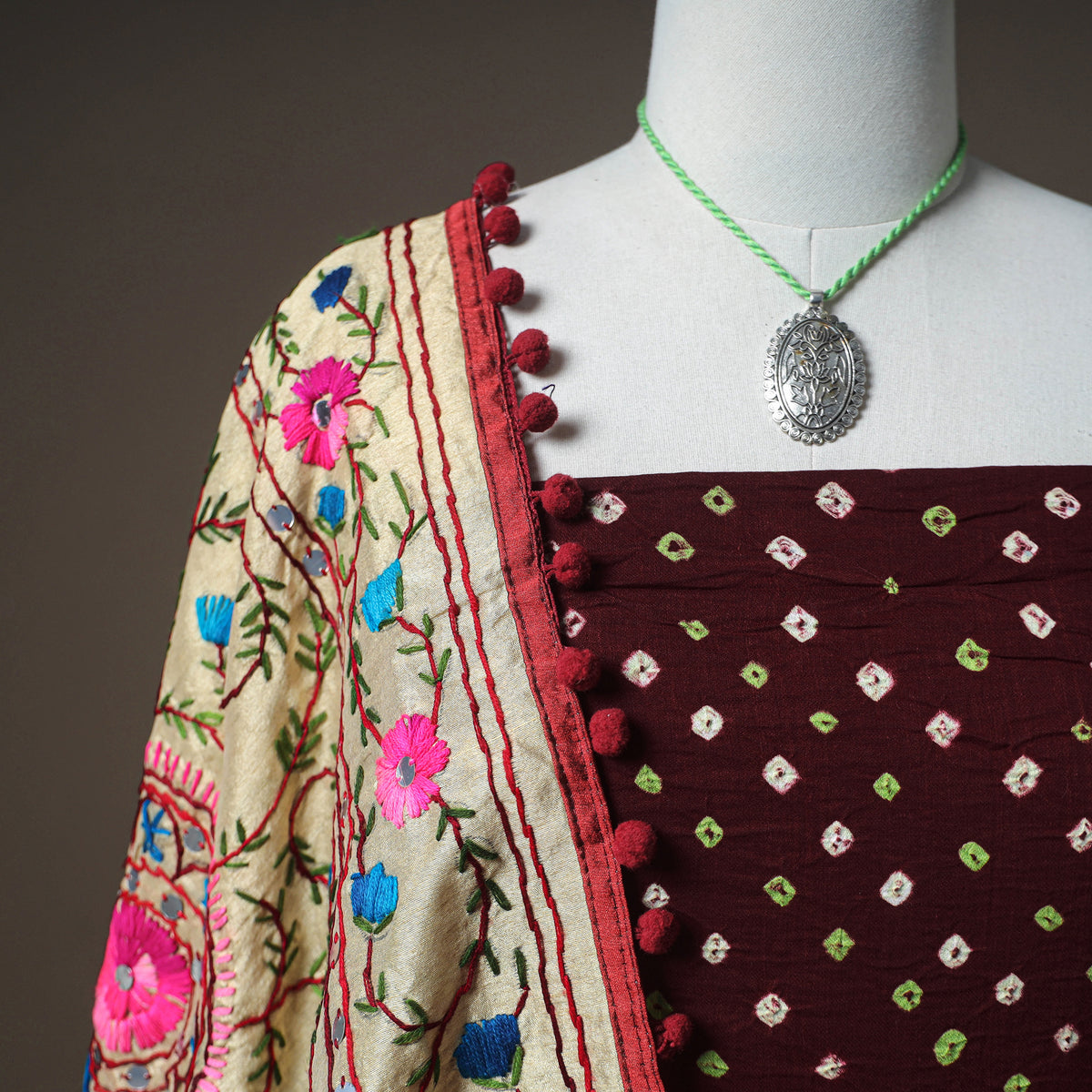Bandhani Cotton Unstitched Dress Material: Kurta & Dupatta with Jewellery 05