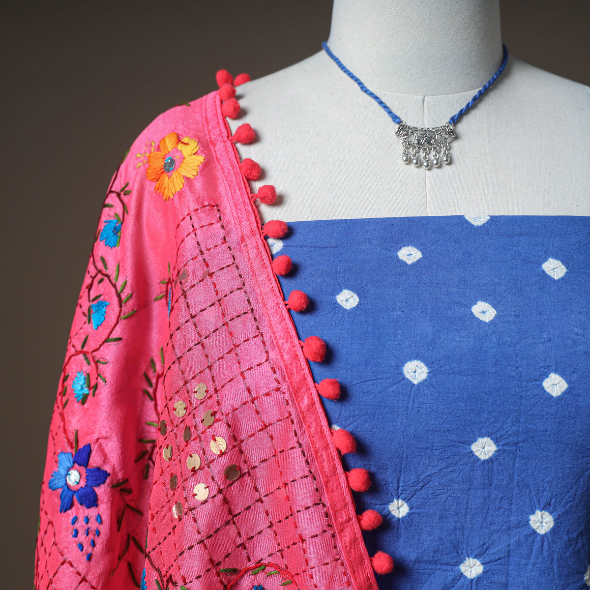 Bandhani Cotton Unstitched Dress Material: Kurta & Dupatta with Jewellery 08