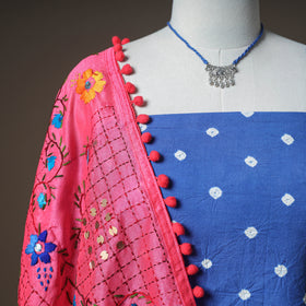 Bandhani Cotton Unstitched Dress Material: Kurta & Dupatta with Jewellery 08