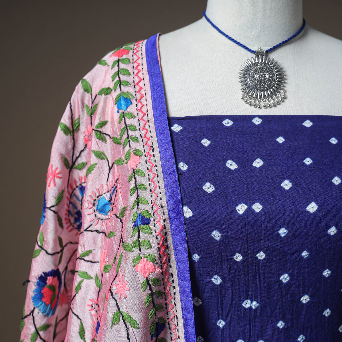 Bandhani Cotton Unstitched Dress Material: Kurta & Dupatta with Jewellery 10