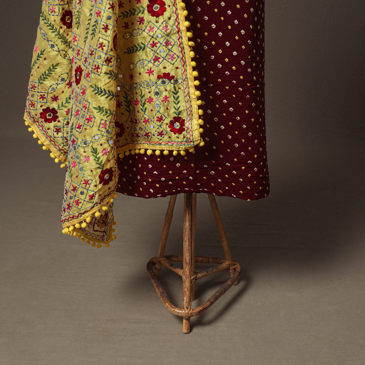 Bandhani Cotton Unstitched Dress Material: Kurta & Dupatta with Jewellery 12