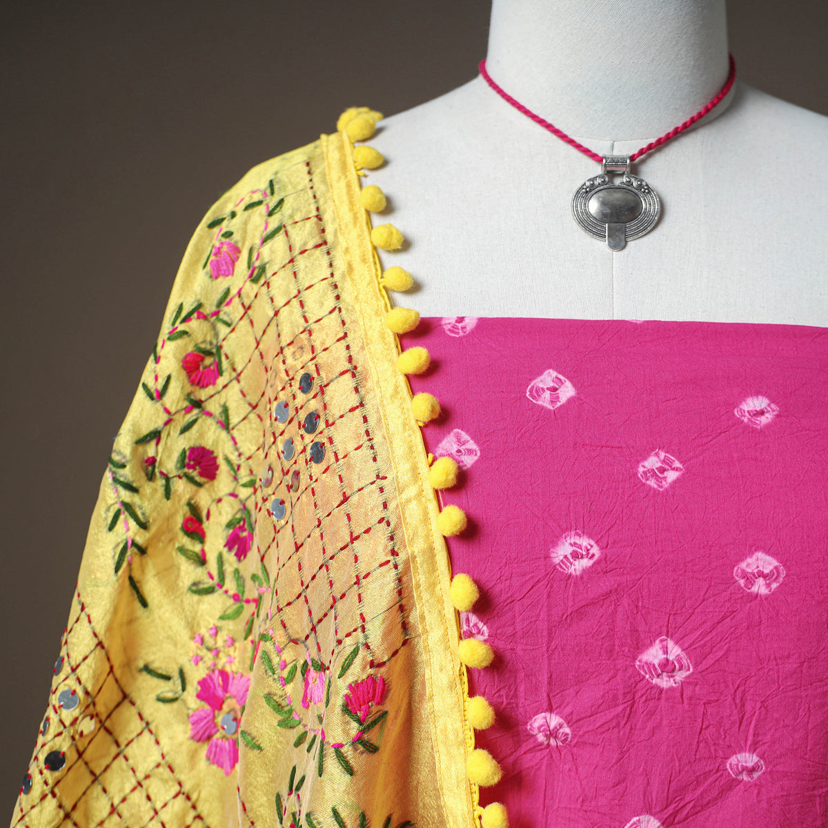 Bandhani Cotton Unstitched Dress Material: Kurta & Dupatta with Jewellery 13