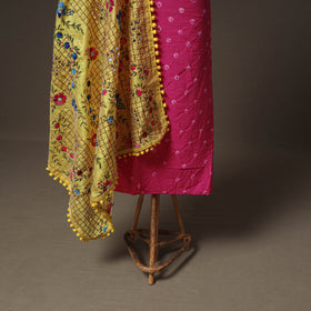 Bandhani Cotton Unstitched Dress Material: Kurta & Dupatta with Jewellery 13