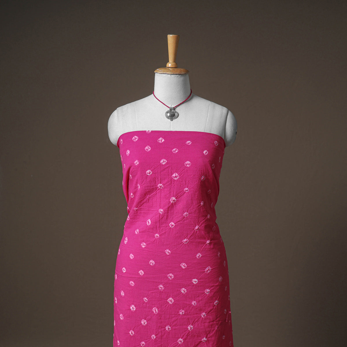 Bandhani Cotton Unstitched Dress Material: Kurta & Dupatta with Jewellery 13