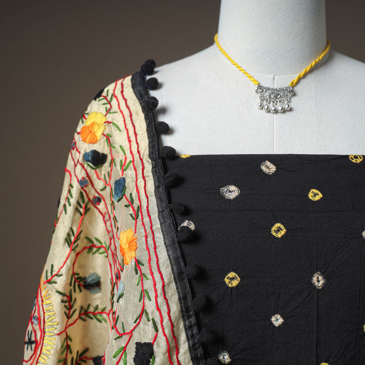 Bandhani Cotton Unstitched Dress Material: Kurta & Dupatta with Jewellery 15