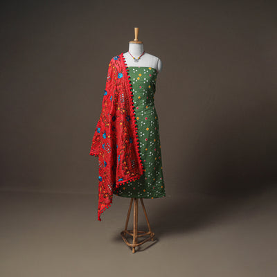 Bandhani Cotton Unstitched Dress Material: Kurta & Dupatta with Jewellery 18