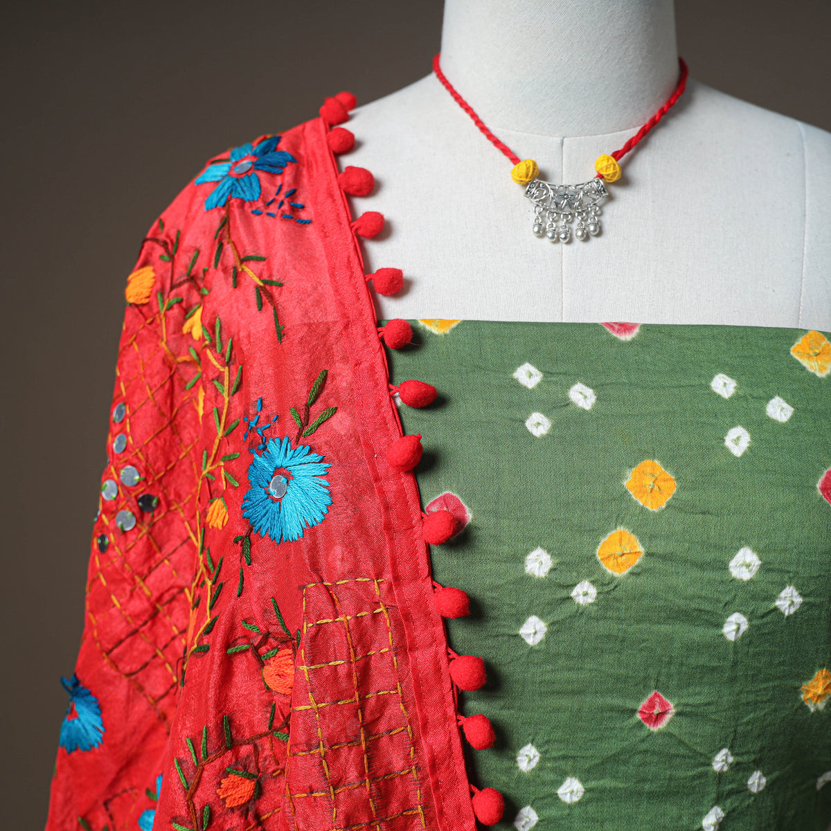 Bandhani Cotton Unstitched Dress Material: Kurta & Dupatta with Jewellery 18
