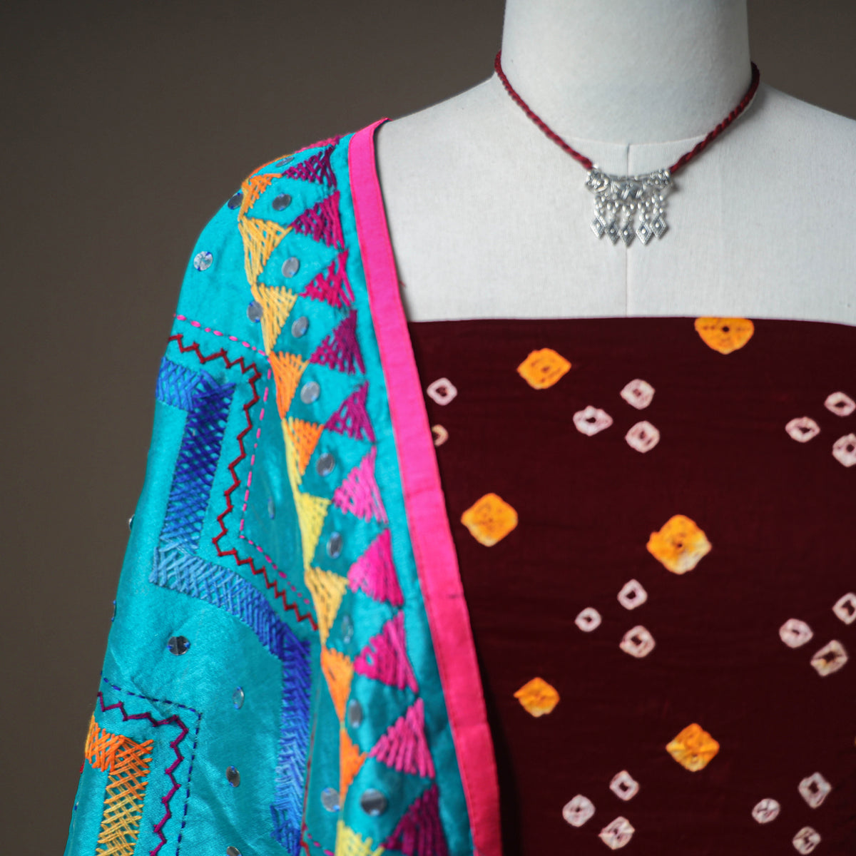 Bandhani Cotton Unstitched Dress Material: Kurta & Dupatta with Jewellery 21
