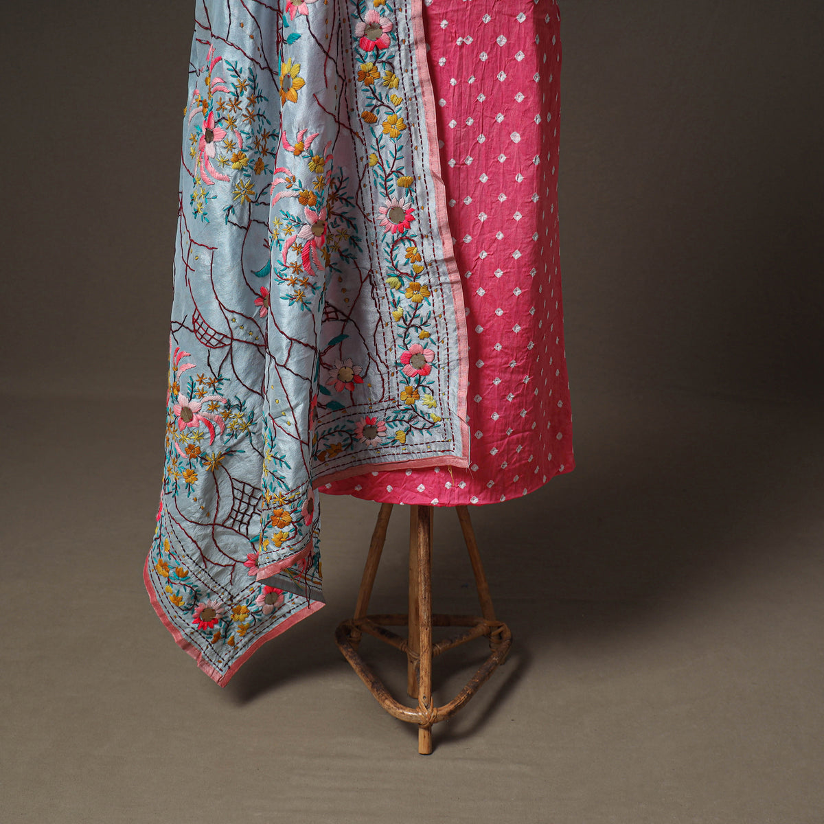 Bandhani Cotton Unstitched Dress Material: Kurta & Dupatta with Jewellery 22