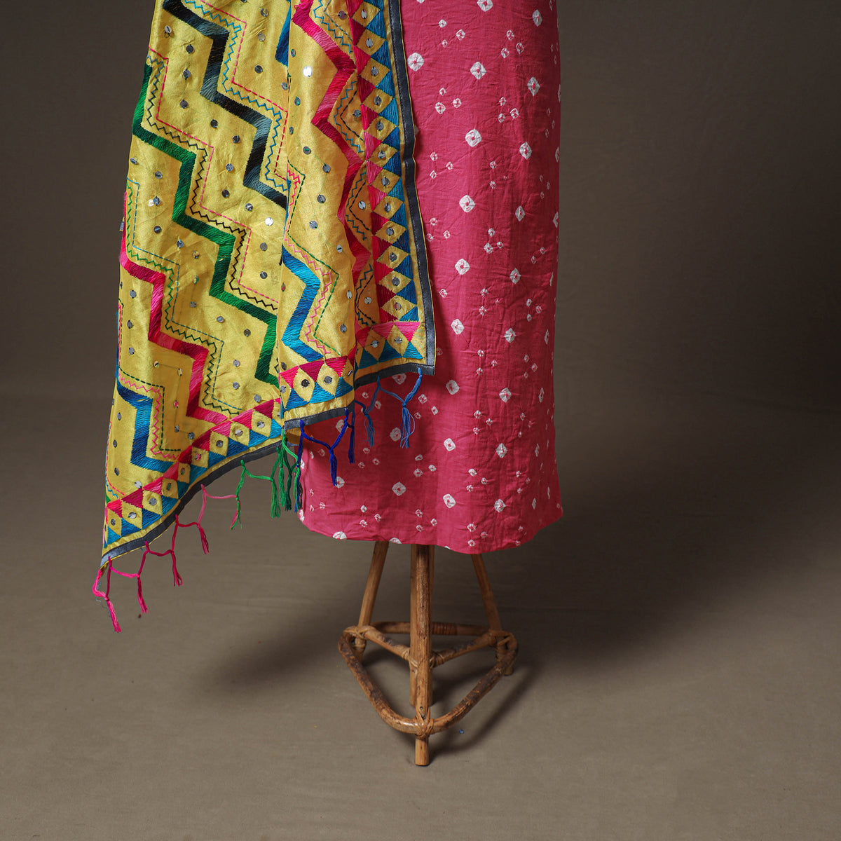 Bandhani Cotton Unstitched Dress Material: Kurta & Dupatta with Jewellery 24