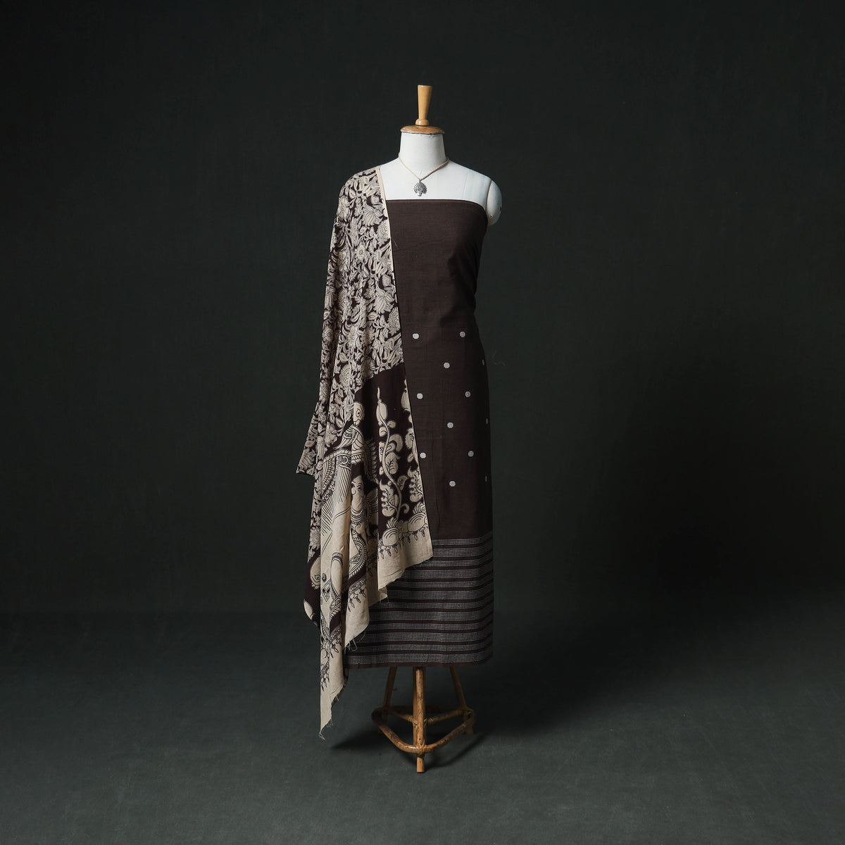 Jacquard Cotton Unstitched Dress Material: Kurta & Dupatta with Jewellery 14