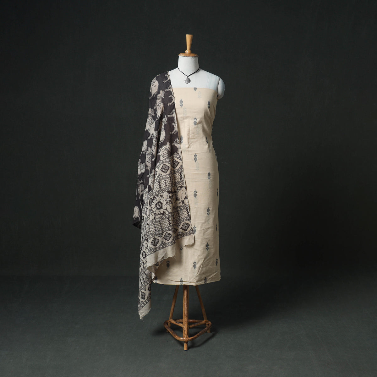 Jacquard Cotton Unstitched Dress Material: Kurta & Dupatta with Jewellery 15