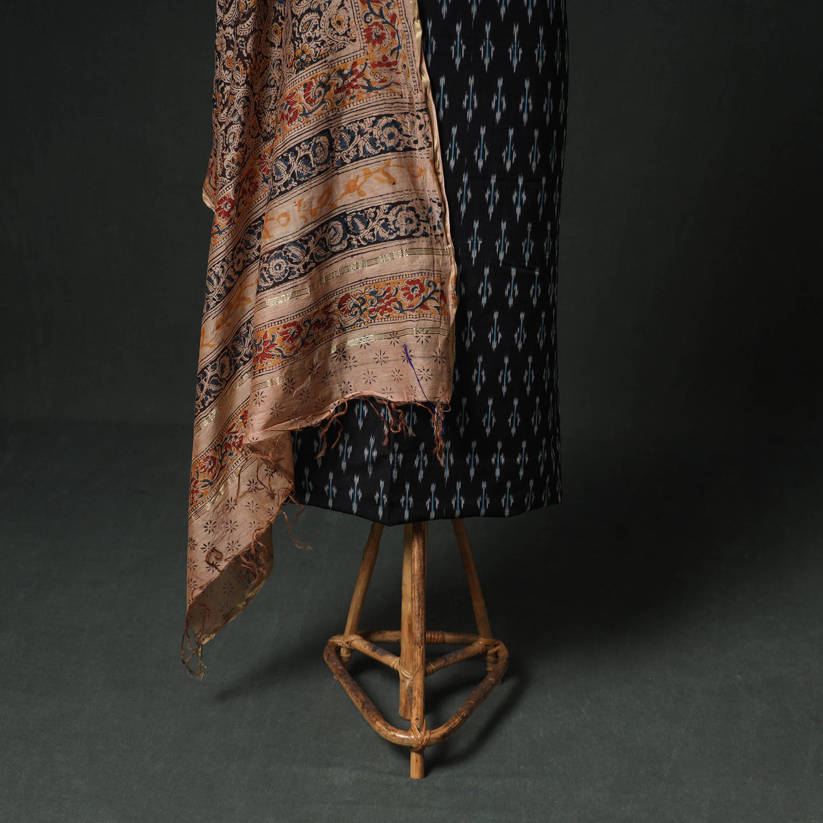 Pochampally Ikat Mercerised Cotton Unstitched Dress Material: Kurta & Dupatta with Jewellery 22