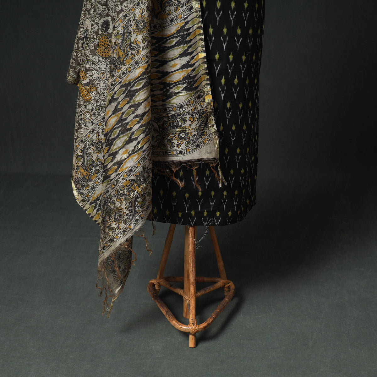 Pochampally Ikat Handloom Sico Unstitched Dress Material: Kurta & Dupatta with Jewellery 24