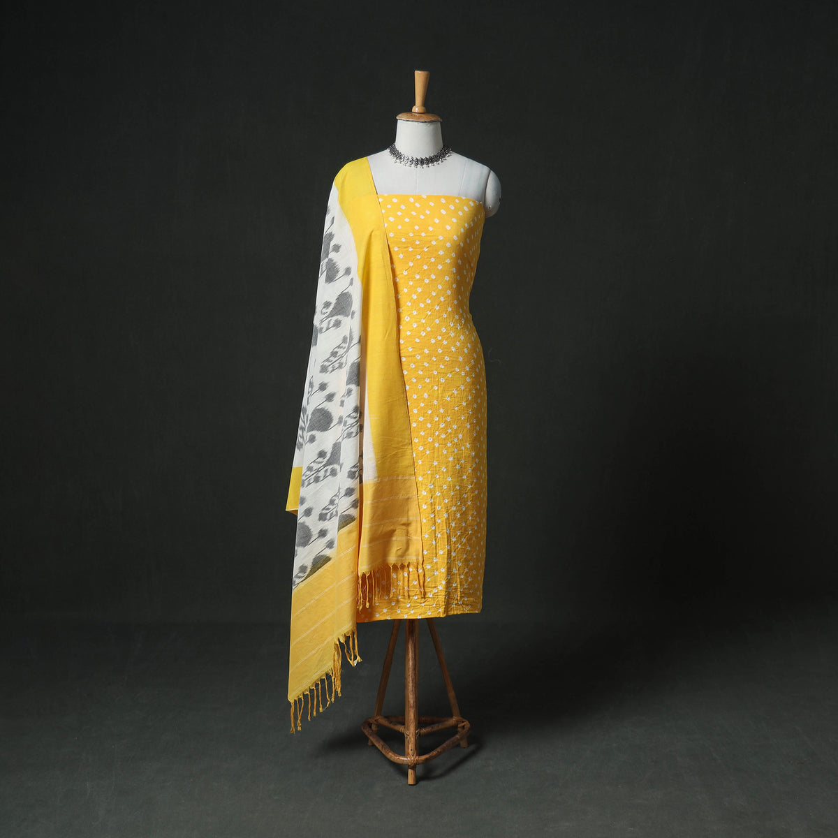 Bandhani Cotton Unstitched Dress Material: Kurta & Dupatta with Earrings 28