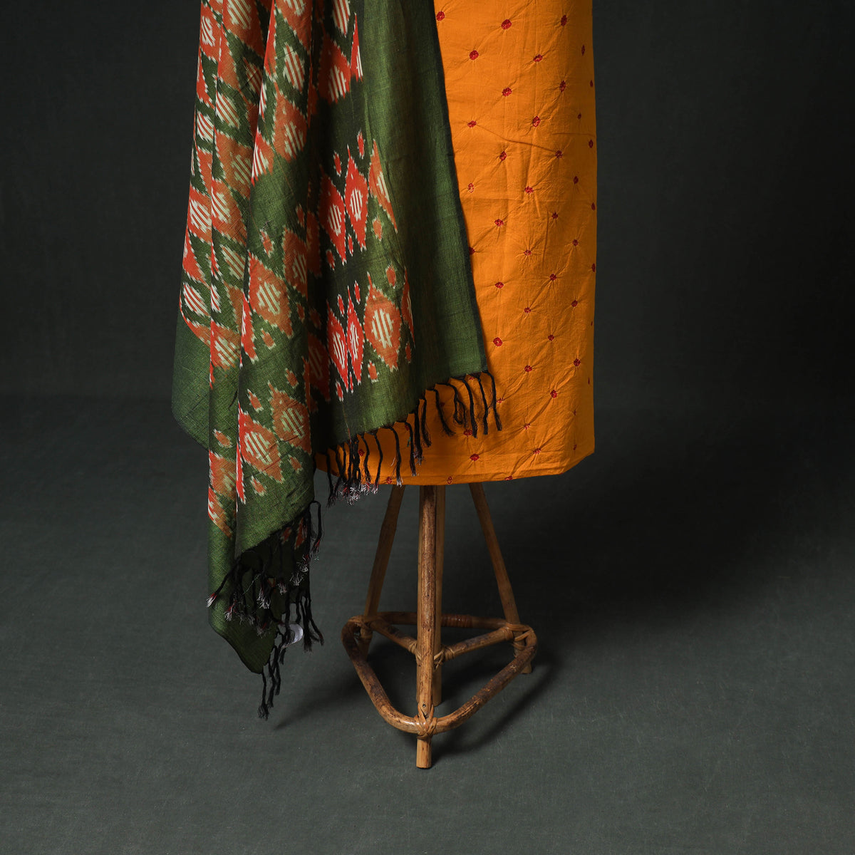 Bandhani Cotton Unstitched Dress Material: Kurta & Dupatta with Earrings 39
