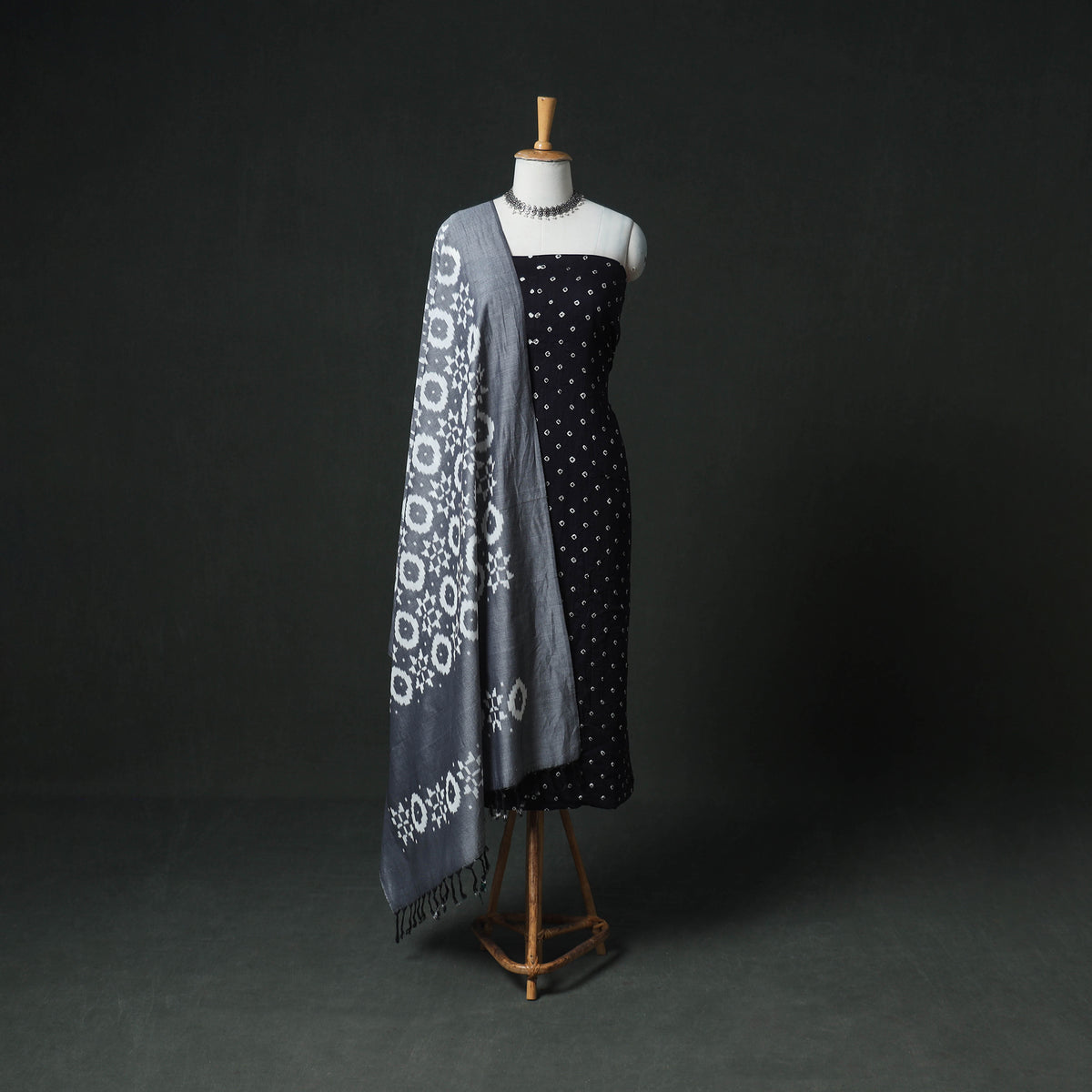 Bandhani Cotton Unstitched Dress Material: Kurta & Dupatta with Earrings 42