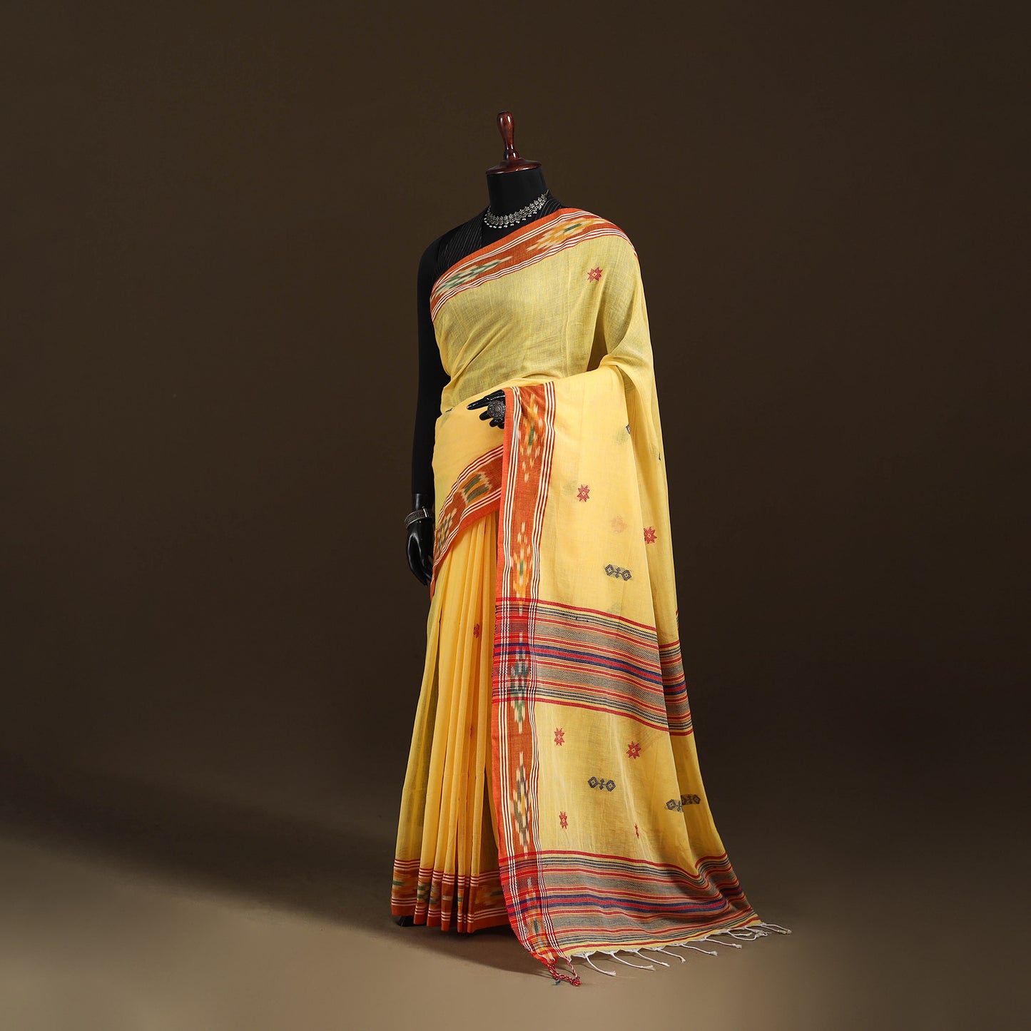 Phulia Jamdani Pure Handloom Cotton Saree with Tassels (Count 84/40) 06