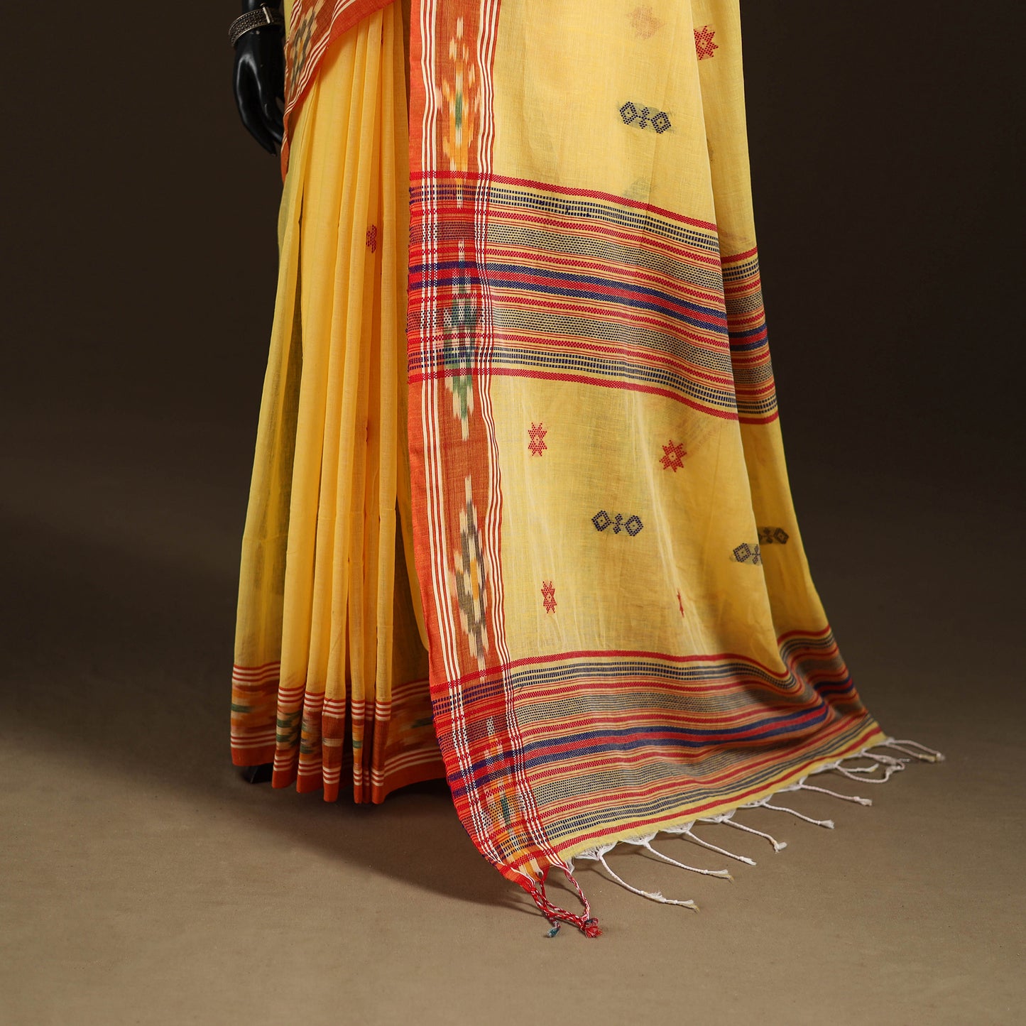 Phulia Jamdani Pure Handloom Cotton Saree with Tassels (Count 84/40) 06