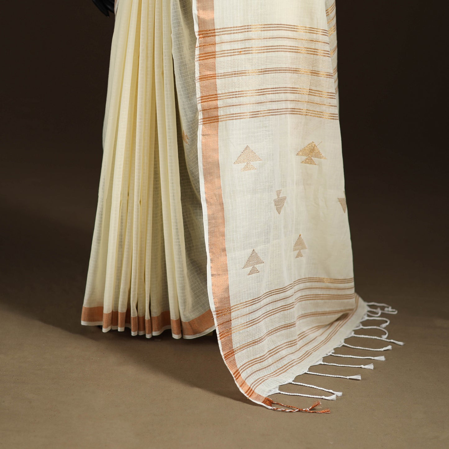 Phulia Jamdani Pure Handloom Cotton Saree with Tassels (Count 84/40) 12