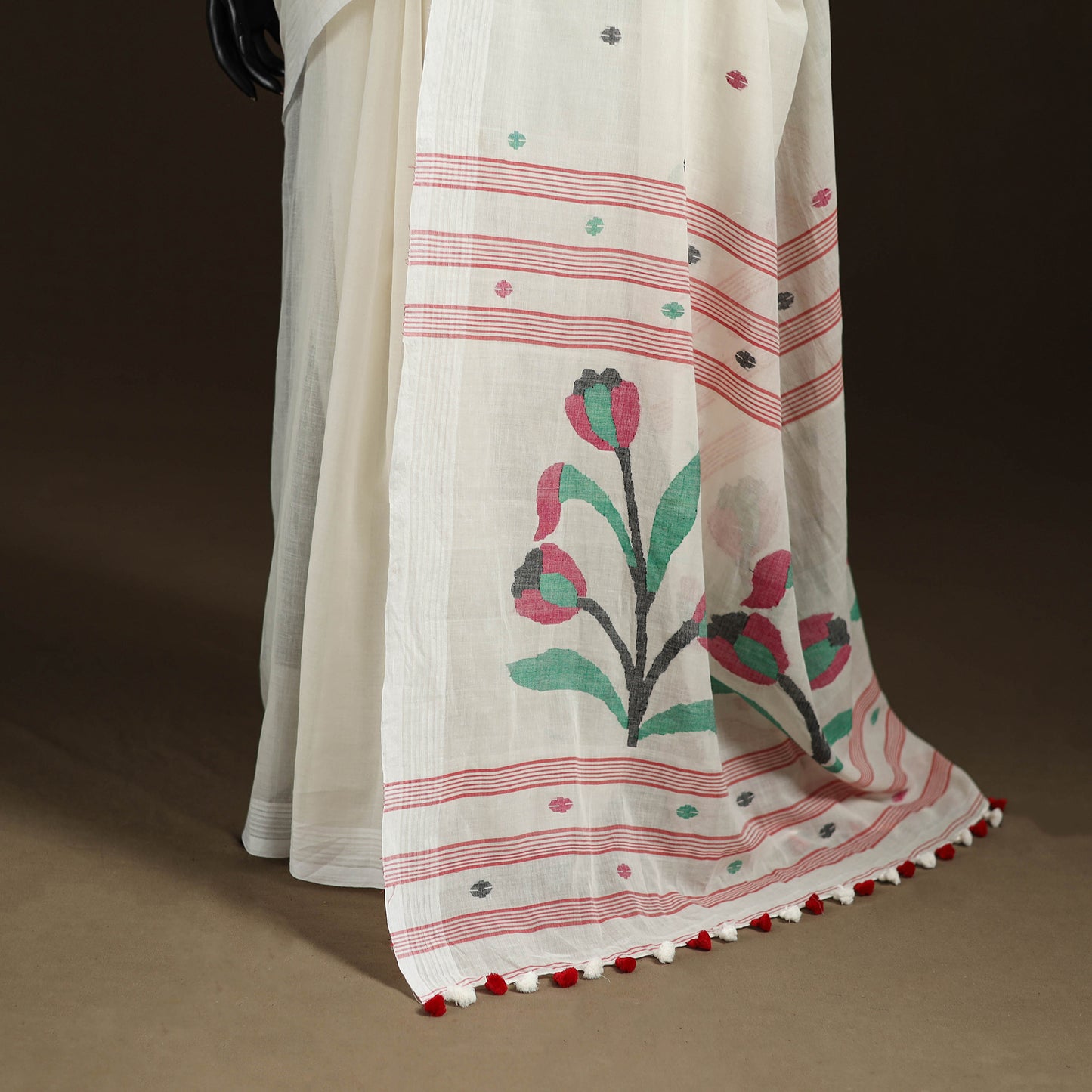 Phulia Jamdani Pure Handloom Cotton Saree with Tassels (Count 92/84) 18