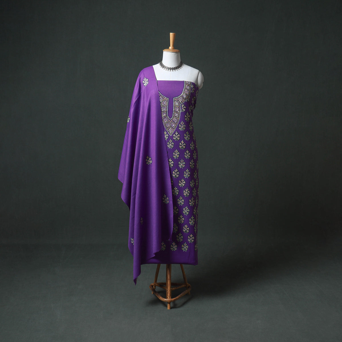Kashmiri Aari Hand Embroidered Pure Merino Wool Unstitched Dress Material: Kurta, Bottom with Dupatta 18