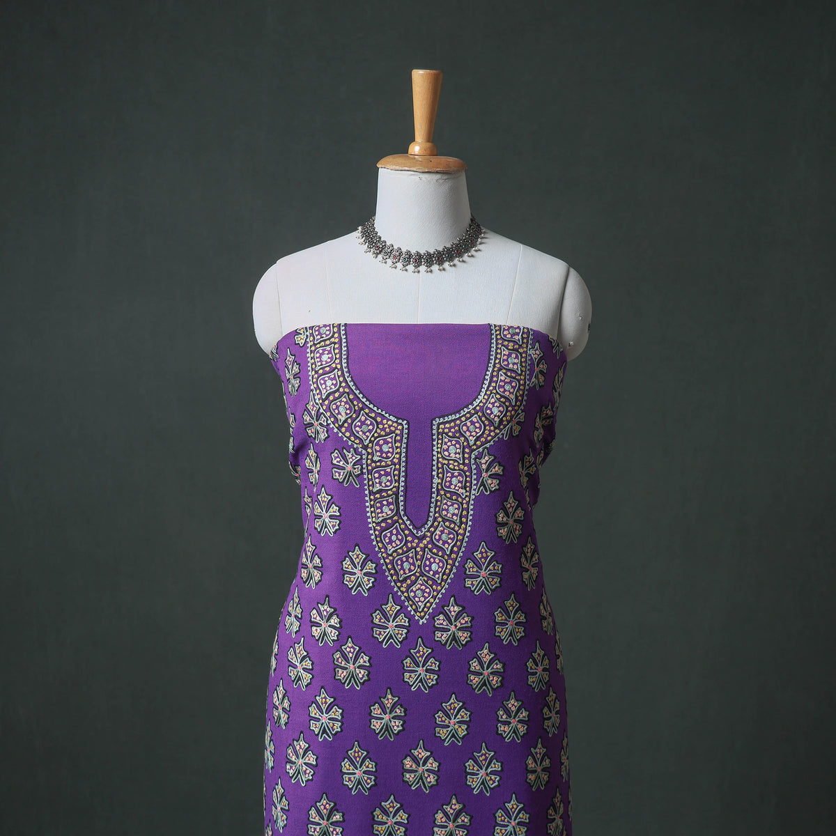 Kashmiri Aari Hand Embroidered Pure Merino Wool Unstitched Dress Material: Kurta, Bottom with Dupatta 18