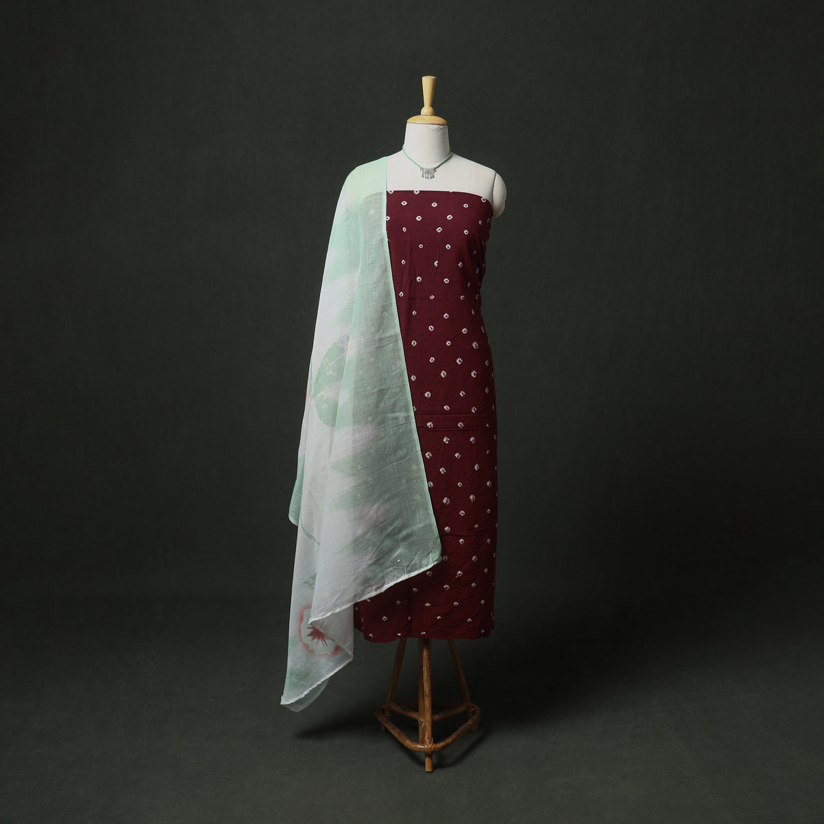 Bandhani Cotton Unstitched Dress Material: Kurta & Dupatta with Jewellery 02