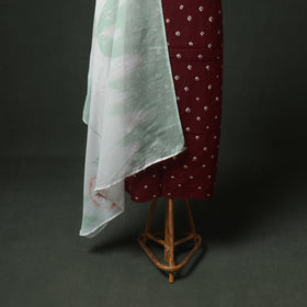 Bandhani Cotton Unstitched Dress Material: Kurta & Dupatta with Jewellery 02