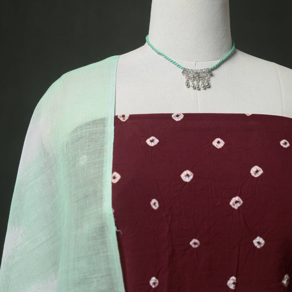 Bandhani Cotton Unstitched Dress Material: Kurta & Dupatta with Jewellery 02