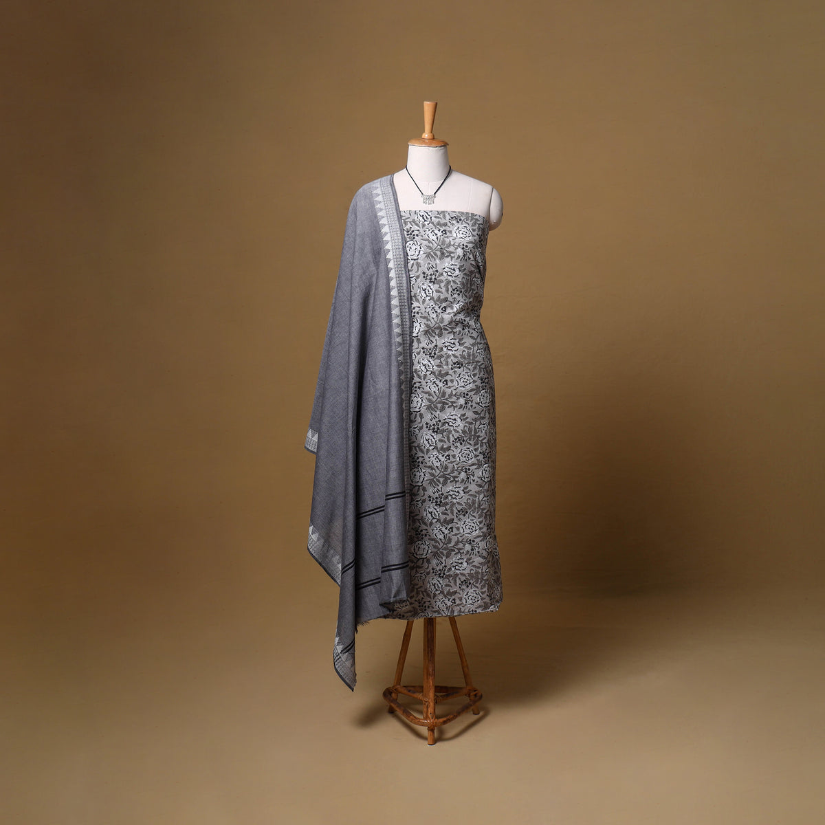 Floral Sanganeri Block Print Cotton Unstitched Dress Material: Kurta, Bottom & Dupatta with Jewellery 10