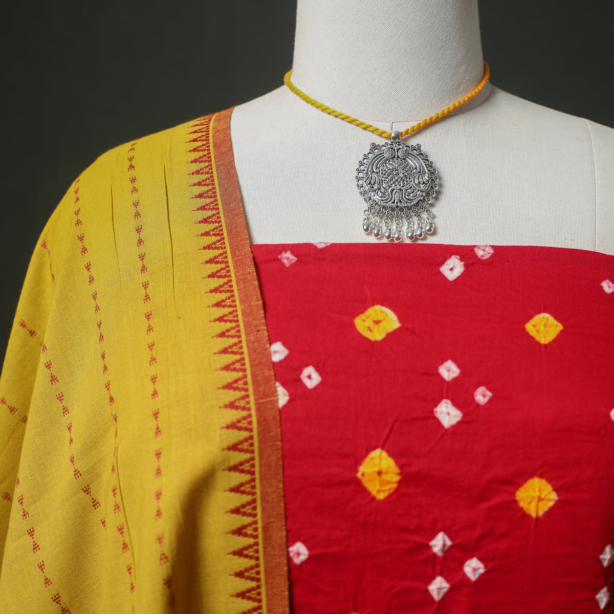 Bandhani Cotton Unstitched Dress Material: Kurta & Dupatta with Jewellery 04