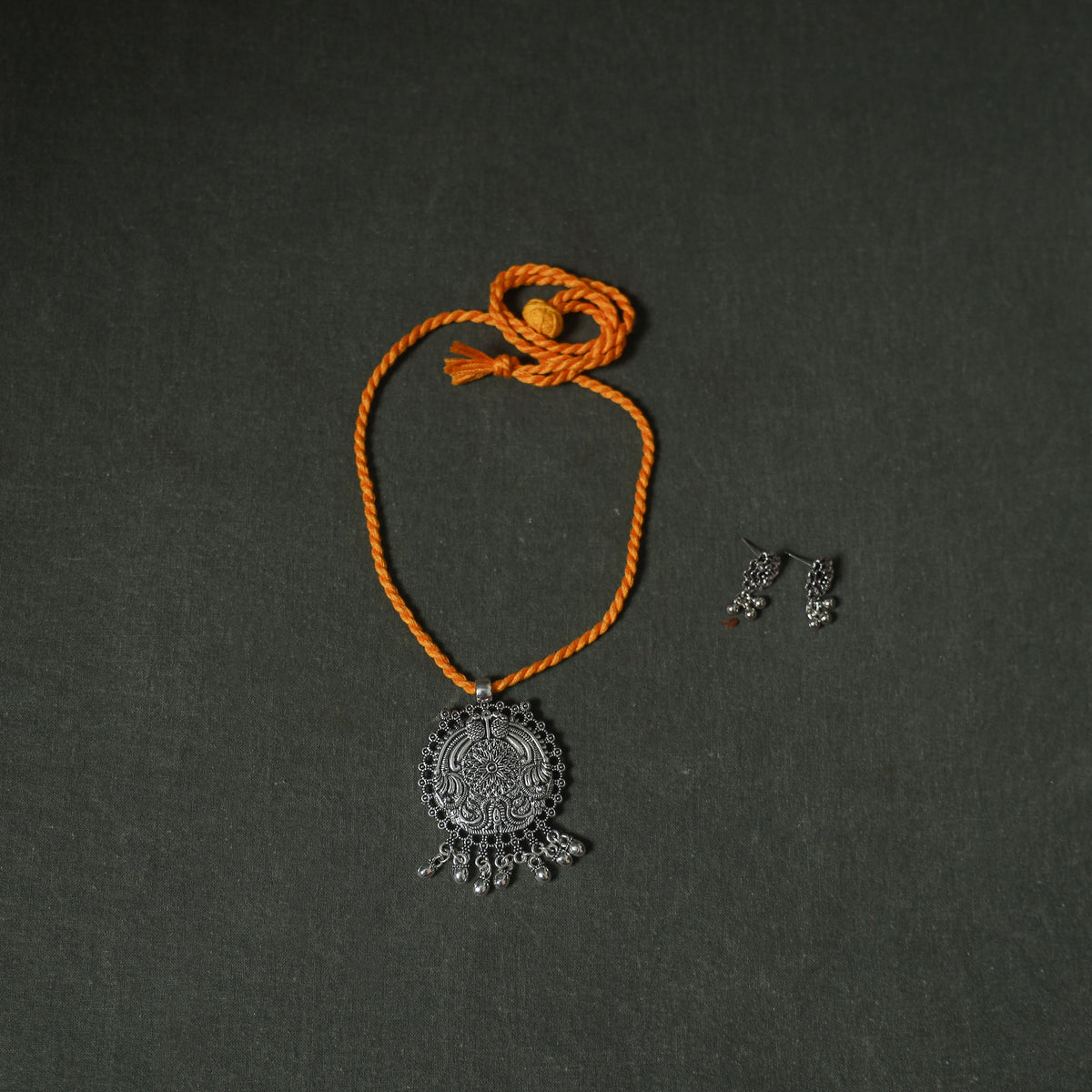 Bandhani Cotton Unstitched Dress Material: Kurta & Dupatta with Jewellery 04