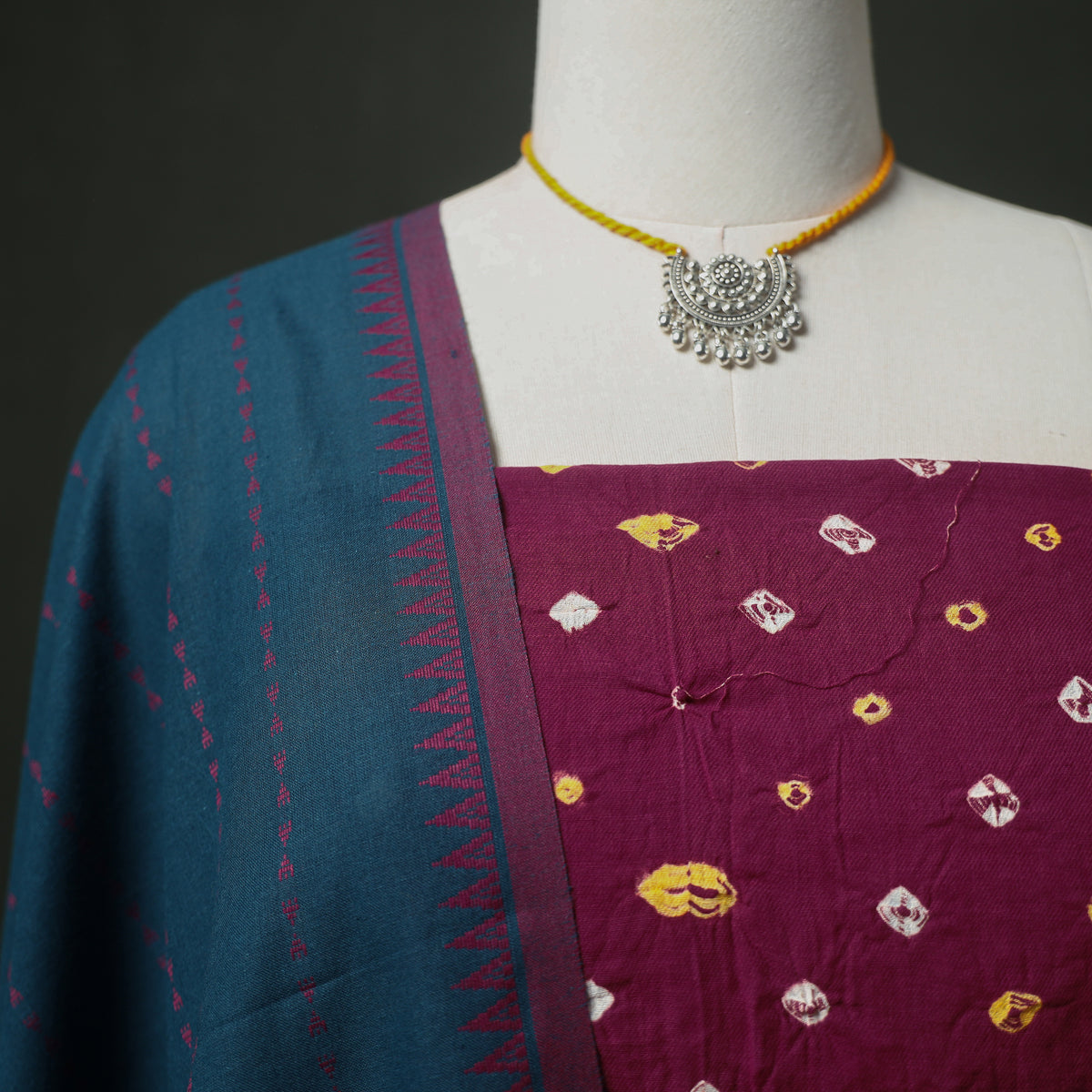 Bandhani Cotton Unstitched Dress Material: Kurta & Dupatta with Jewellery 05