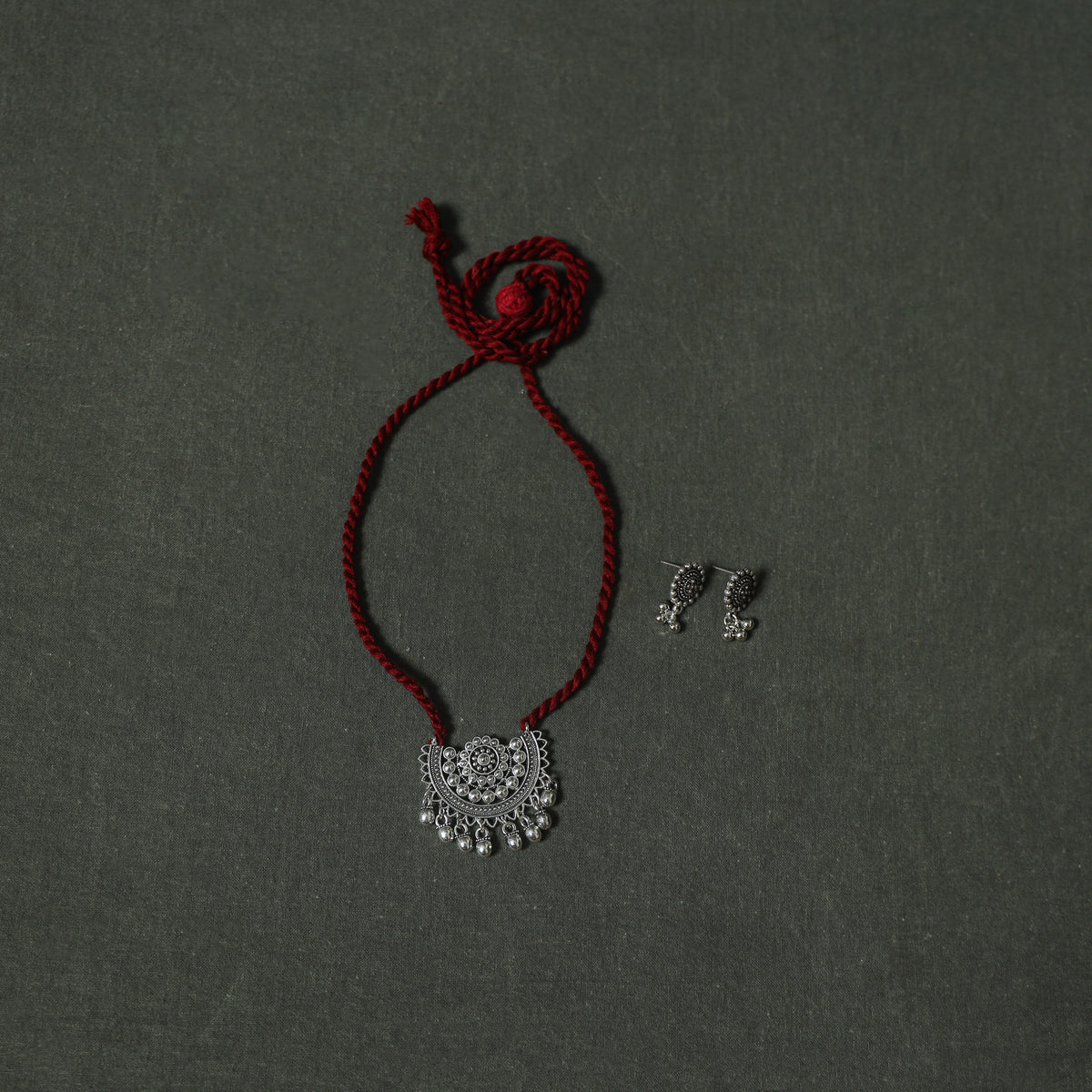 Bandhani Cotton Unstitched Dress Material: Kurta & Dupatta with Jewellery 06