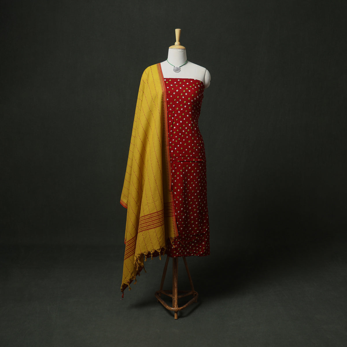 Bandhani Cotton Unstitched Dress Material: Kurta & Dupatta with Jewellery 07