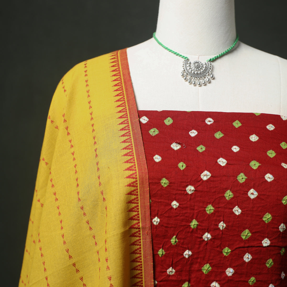 Bandhani Cotton Unstitched Dress Material: Kurta & Dupatta with Jewellery 07
