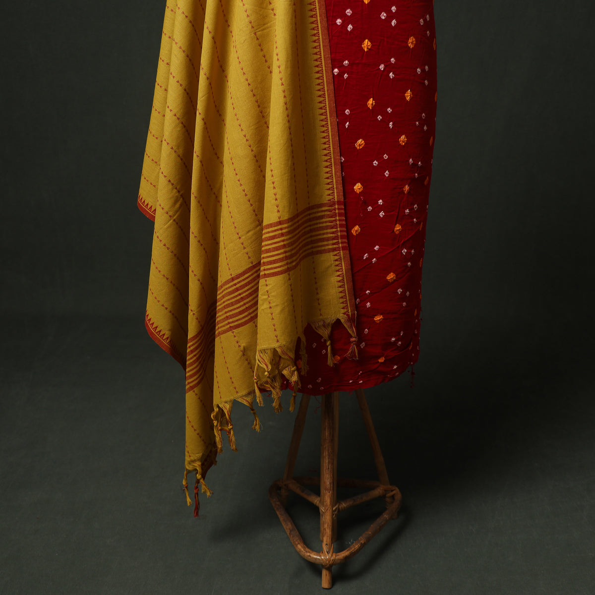 Bandhani Cotton Unstitched Dress Material: Kurta & Dupatta with Jewellery 08