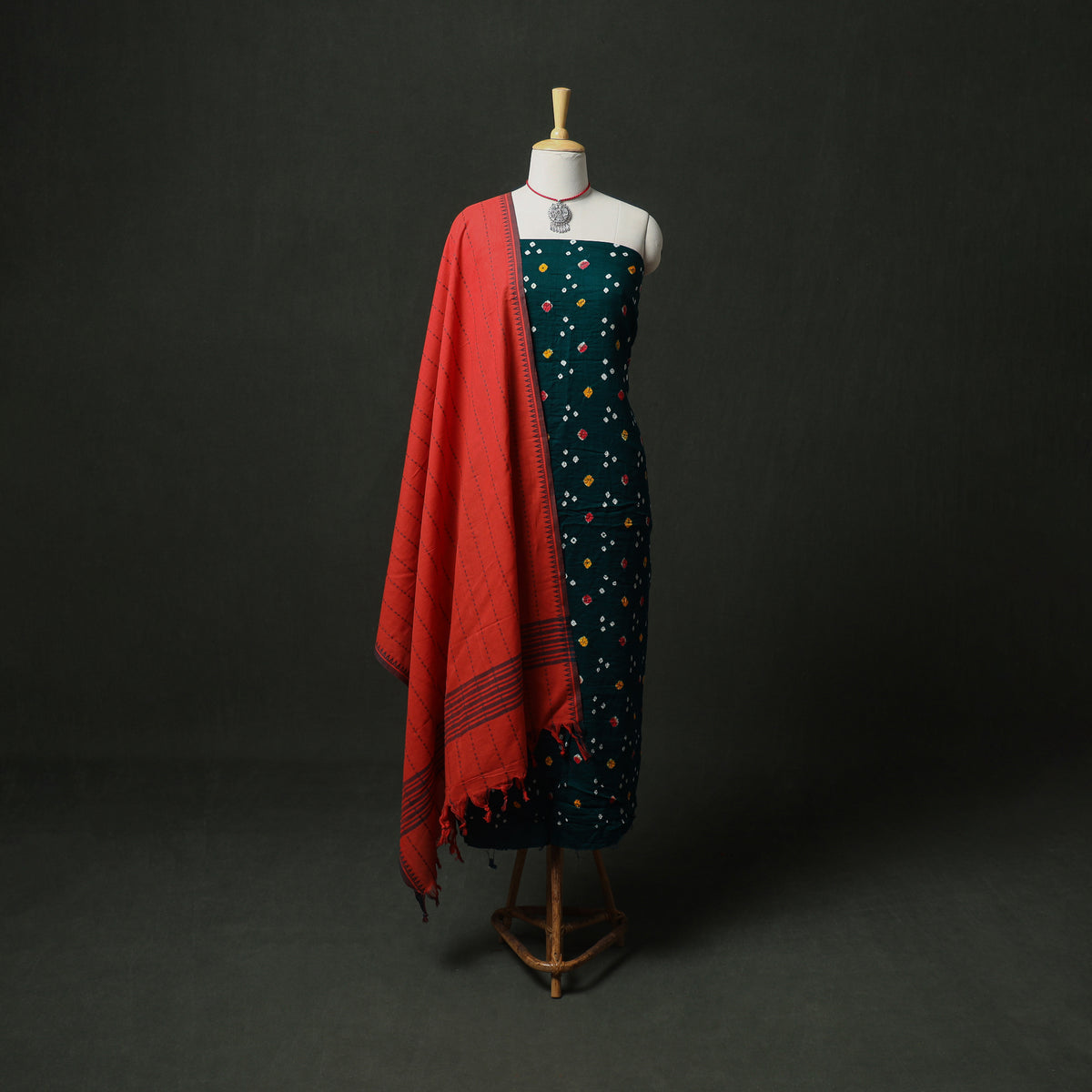 Bandhani Cotton Unstitched Dress Material: Kurta & Dupatta with Jewellery 10