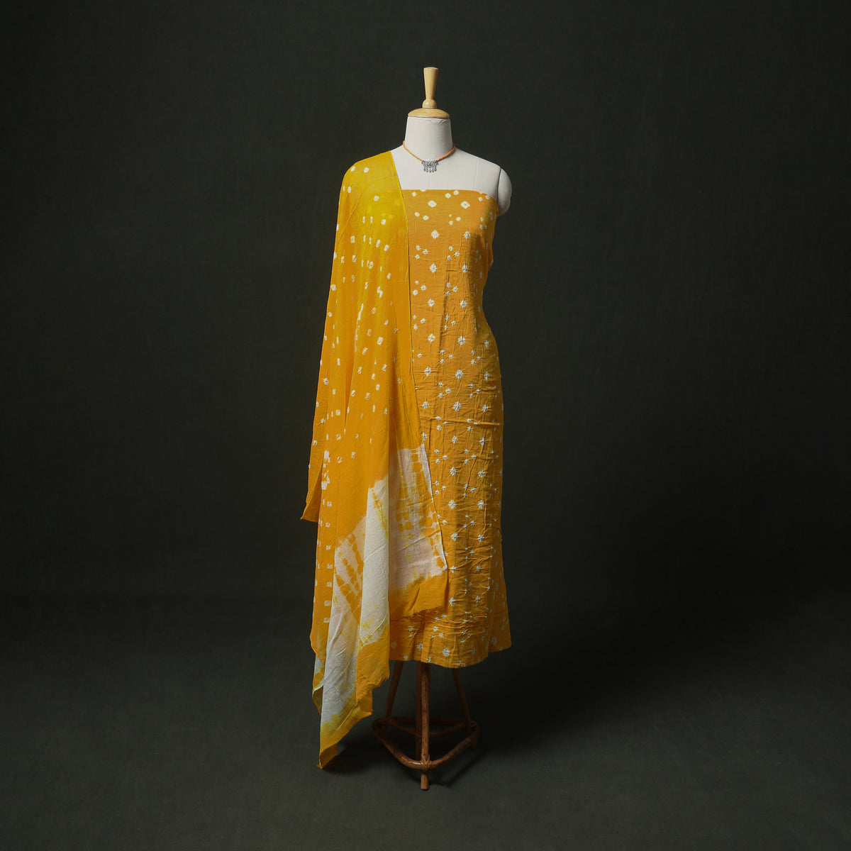 Bandhani Cotton Unstitched Dress Material: Kurta & Dupatta with Jewellery 11