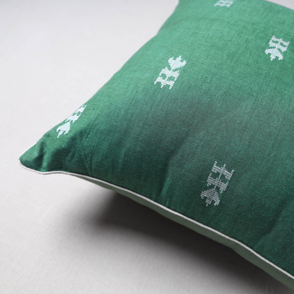 Jacquard Cushion Cover (16 x 16 in) 07