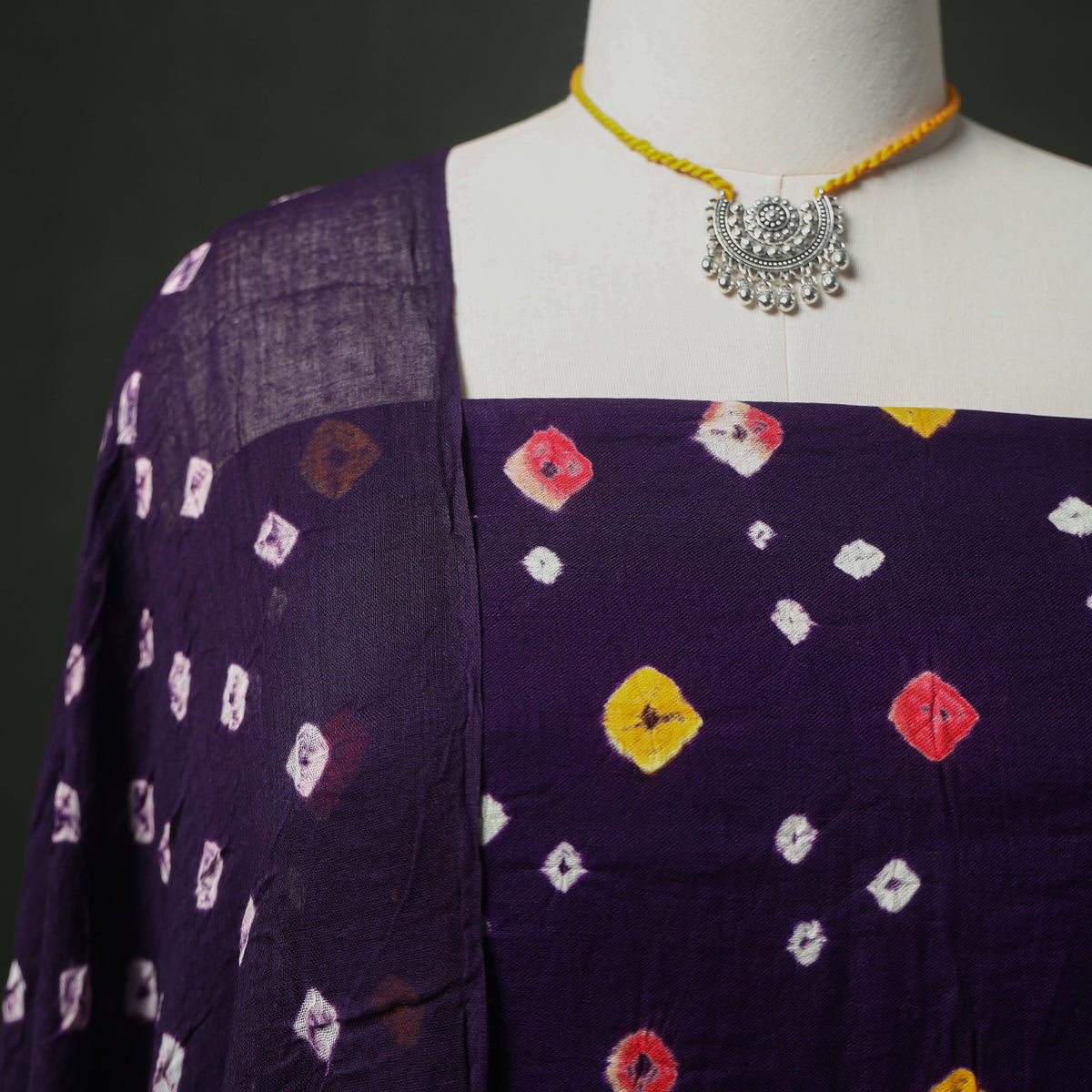 Bandhani Cotton Unstitched Dress Material: Kurta & Dupatta with Jewellery 12