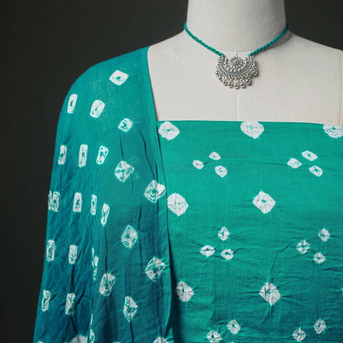 Bandhani Cotton Unstitched Dress Material: Kurta & Dupatta with Jewellery 13