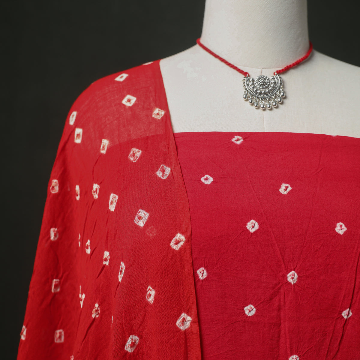 Bandhani Cotton Unstitched Dress Material: Kurta & Dupatta with Jewellery 14