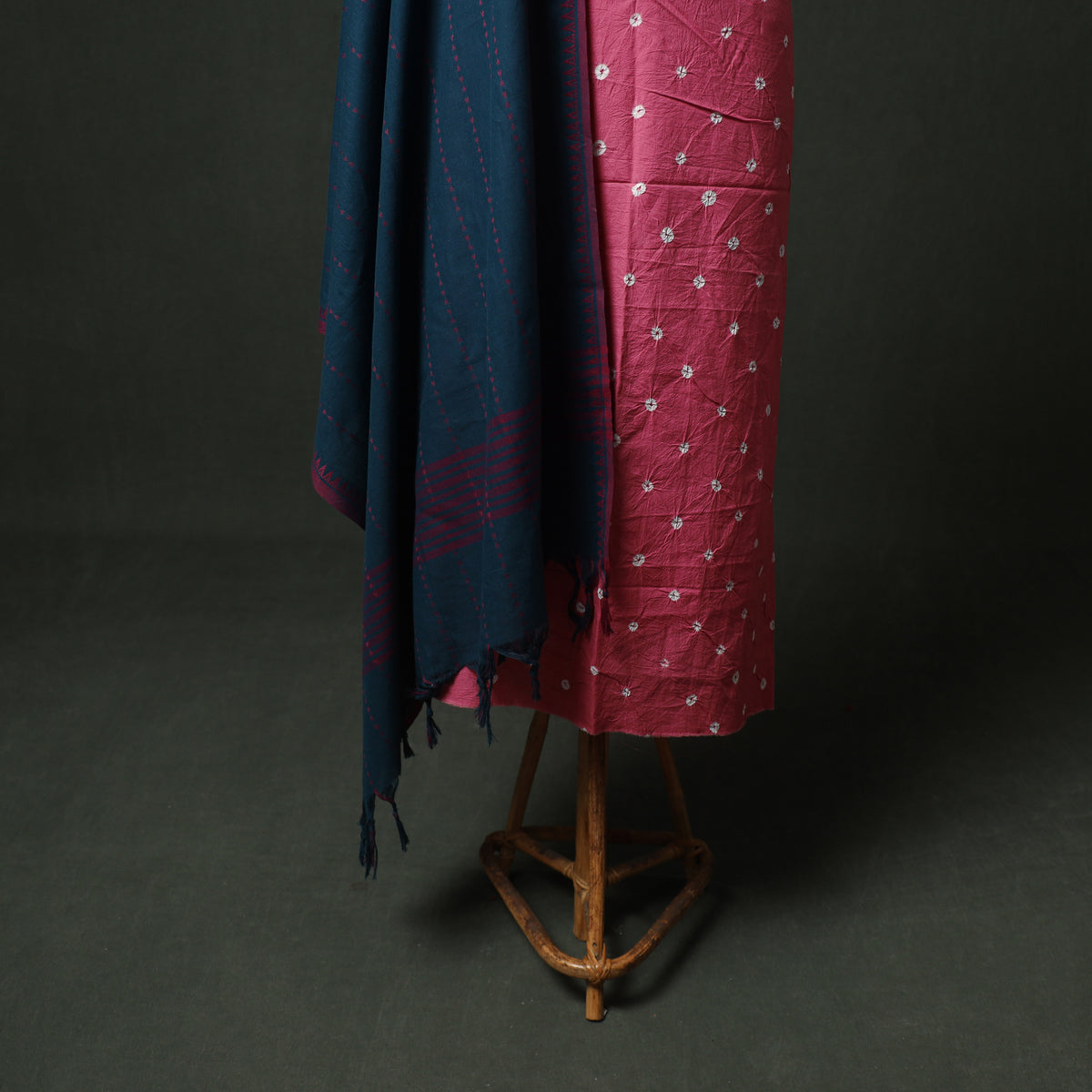 Bandhani Cotton Unstitched Dress Material: Kurta & Dupatta with Jewellery 16